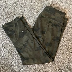 Lululemon camo crop leggings 6